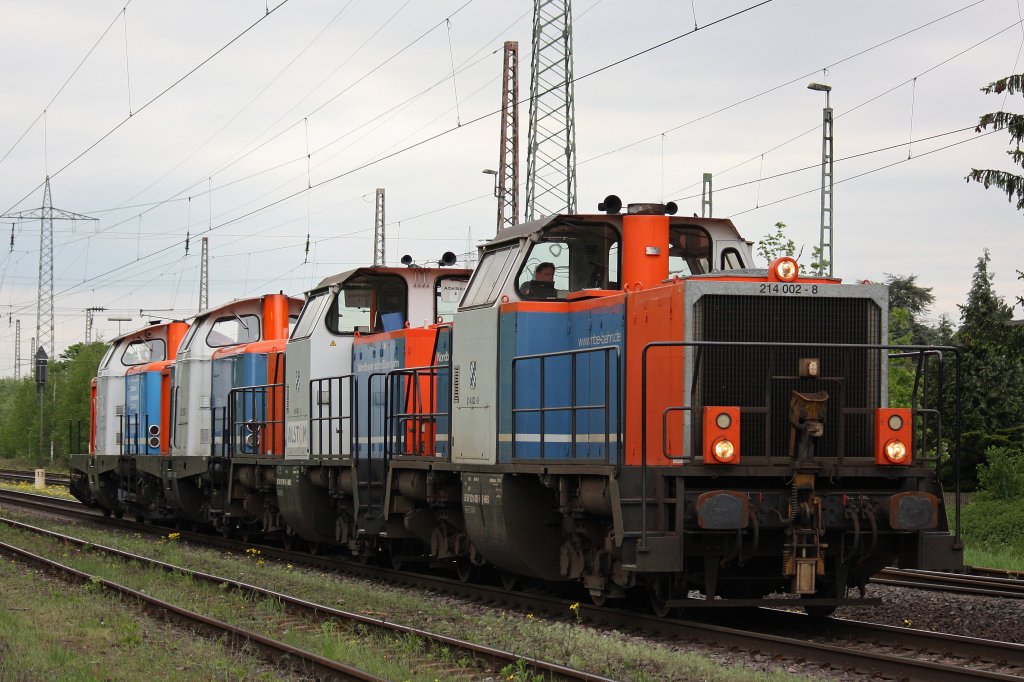 Ein NbE Lokzug bestehend aus 214 002+214 001+212 058+212 311 am 8.5.12 bei der Durchfahrt durch Ratingen-Lintorf.