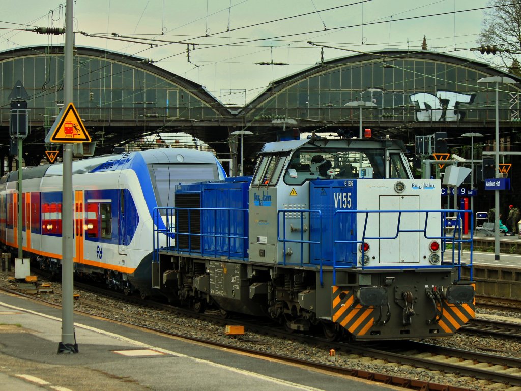 Ein neuer Niederlndischer SLT Triebzug (2468) wird am 27.04.2012 von V155 der Rurtalbahn durch den Aachener Hbf Richtung Aachen West geschleppt.