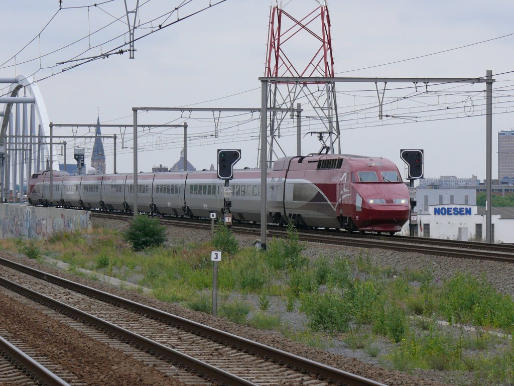 Ein neuer Thalys PBA (mit Stufenfront) auf der Neubaustrecke kurz vor Antwerpen-Luchtbal. Aufgenommen am 27/07/2010.