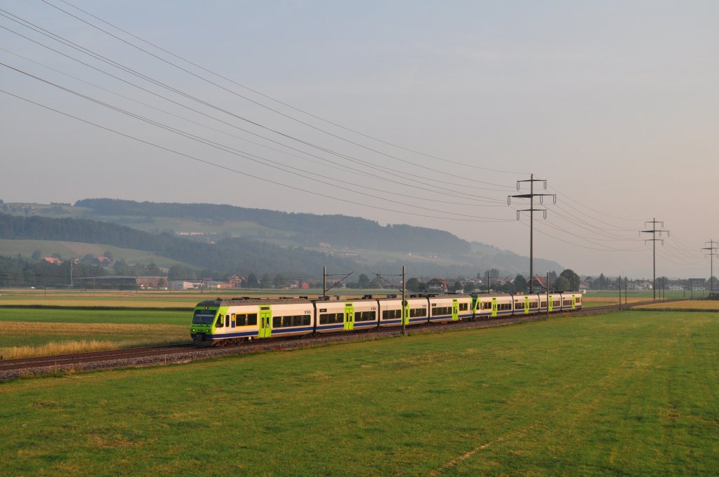 Ein NINA-Doppelpack als S 1 nach Thun am 01.07.2010 kurz vor Kiesen.