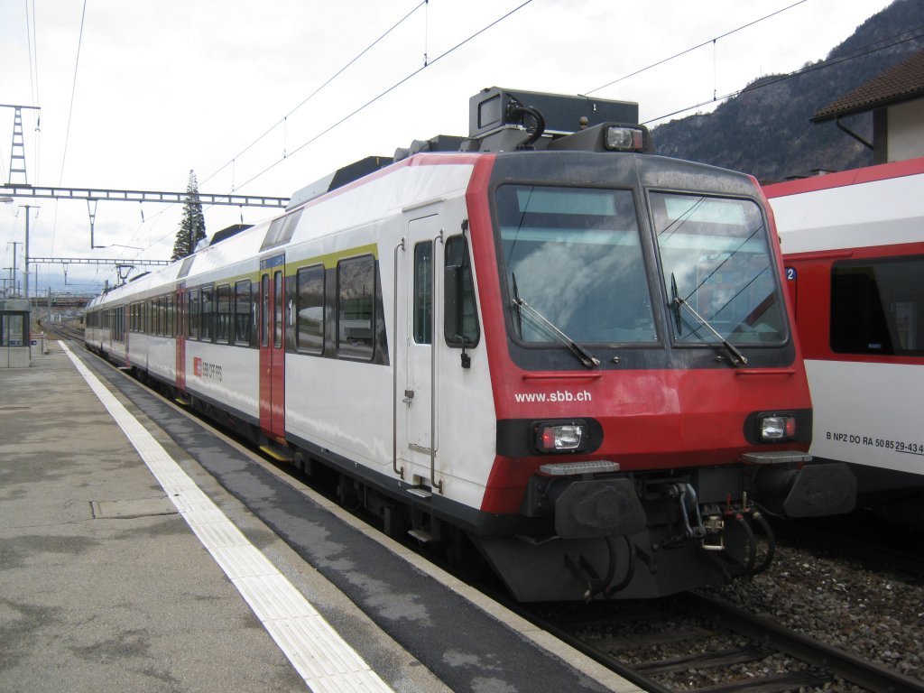 Ein  normaler  Domino im Wallis: in Riddes, 19.03.2011.