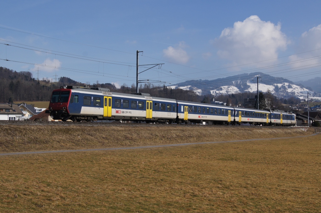 Ein NPZ verlsst am 27.2.12 als r 7740 Uznach in Richtung Schmerikon.