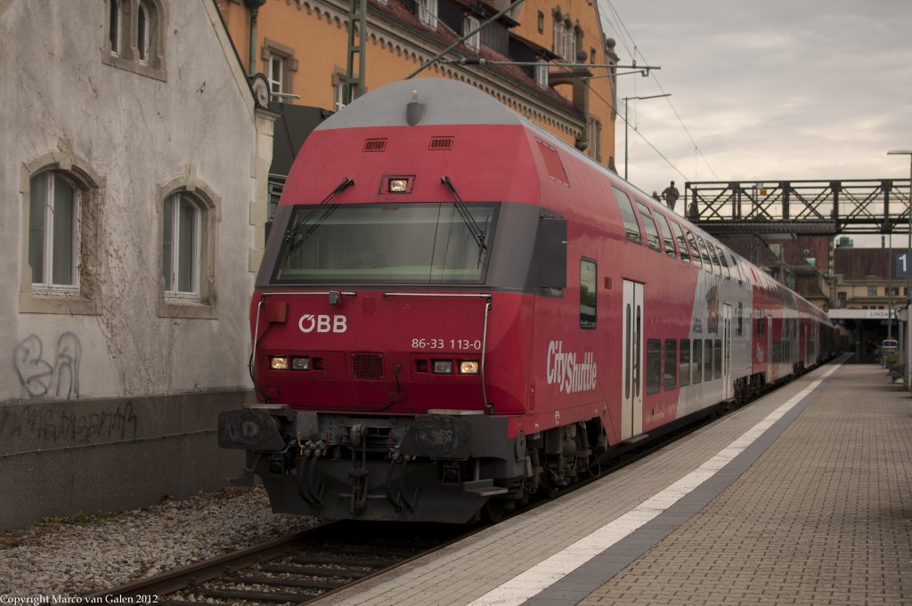 Ein BB Dosto mit REX nach Bregenz in Hbf Lindau am 13 sept 2012.