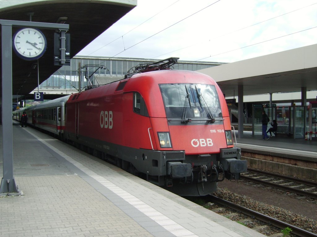 Ein BB Taurus der Baureihe 1116 in Heidelberg Hbf am 03.05.11 mit IC 