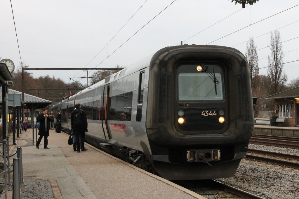 Ein resundszug am Bahnhof Klampenborg. 15-01-12