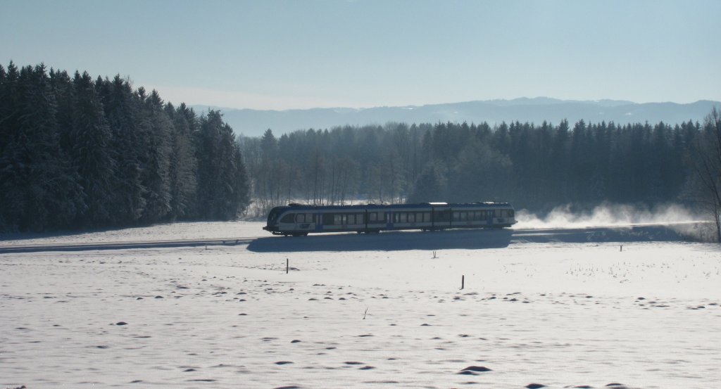 Ein par Meter dannach hab ich nochmal drauf gedrckt weil mir der aufgewirbelte Schnee gefallen hat . 5063.008 mit R8588 richtung Graz am 9. Dezember 2012