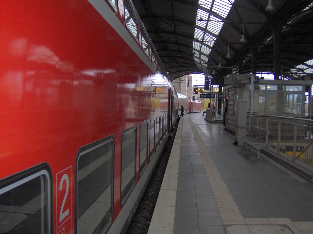 Ein Personenzug im Aachener Hbf.