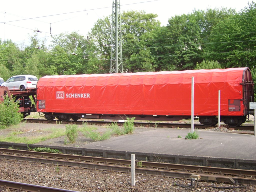 Ein Planen Wagen von DB Schenker in Neckargemnd Bhf am 21.05.11