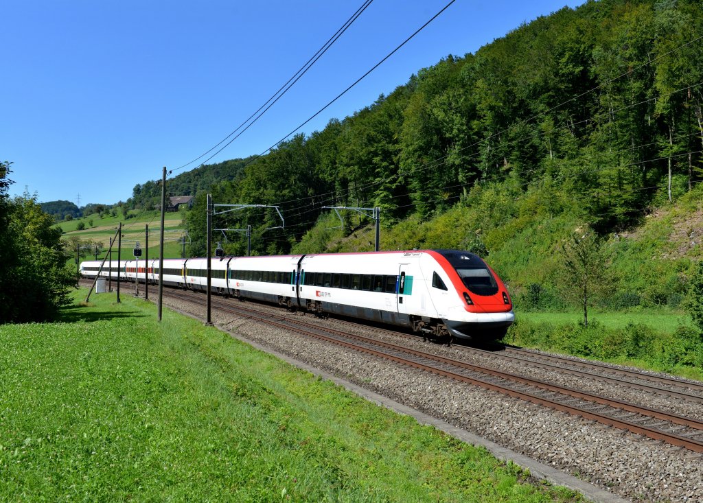 Ein RABDe 500 am 27.08.2012 unterwegs bei Tecknau.