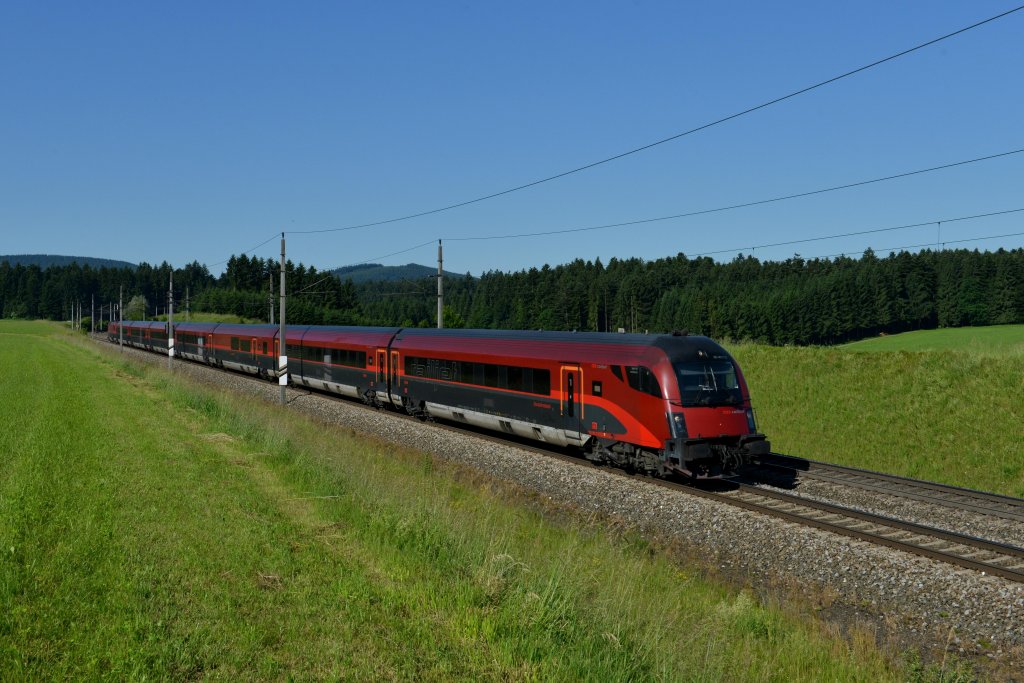 Ein Railjet nach Wien West am 16.06.2012 unterwegs bei Pndorf.