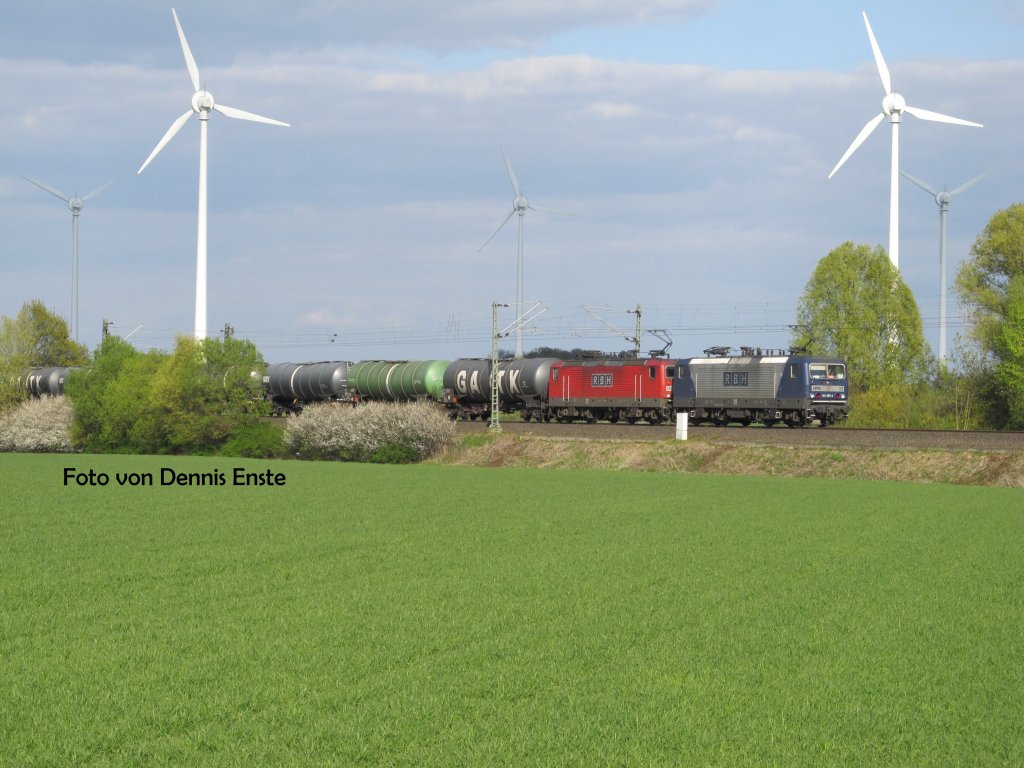 Ein RBH Doppelgespann mit Kesselzug am 15.04.2011 auf der Kursbuchstrecke 430 nahe Bad Sassendorf.