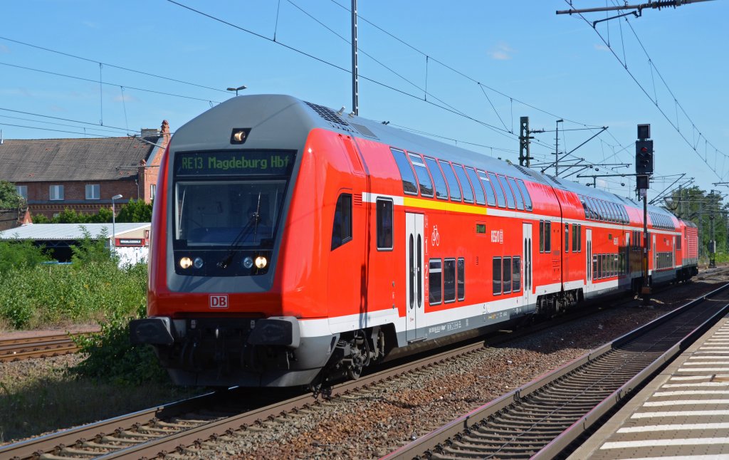 Ein RE von Leipzig nach Magdeburg erreicht am 12.08.12 Delitzsch.