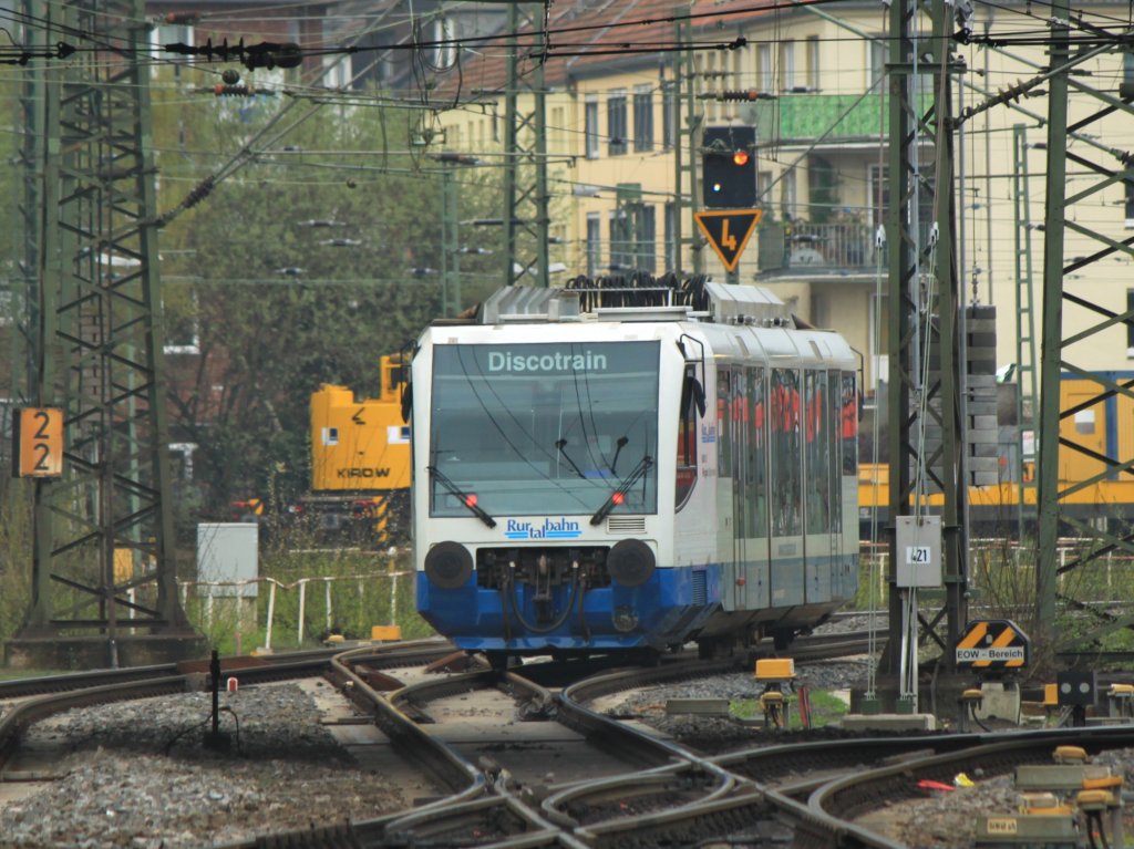 Ein Regio Sprinter der Rurtalbahn als Discotrain (Was immer das ist) unterwegs in Aachen Hbf am 04.04.2011