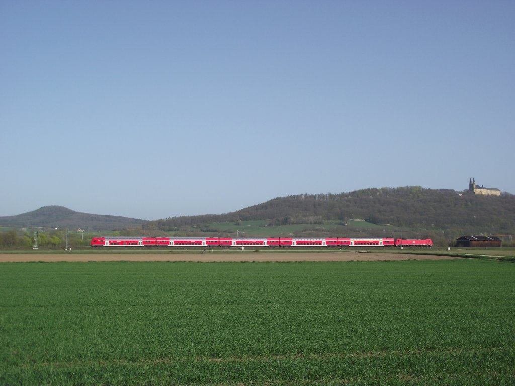Ein Regionalexpress nach Nrnberg Hbf ist am 10. April 2011 auf der Kbs 820 bei Schnbrunn unterwegs.