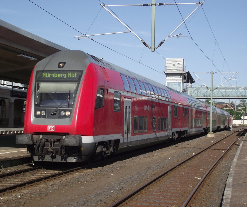 Ein Regionalexpress nach Nrnberg Hbf steht am 16. Juli 2011 in Sonneberg (Thringen) Hbf.