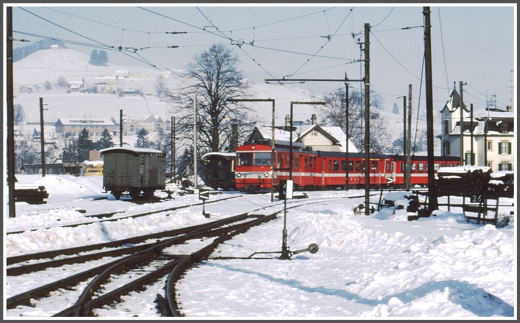 Ein Regionalzug der SGA aus St.gallen trifft in Appenzell ein. (Archiv 12/1982)