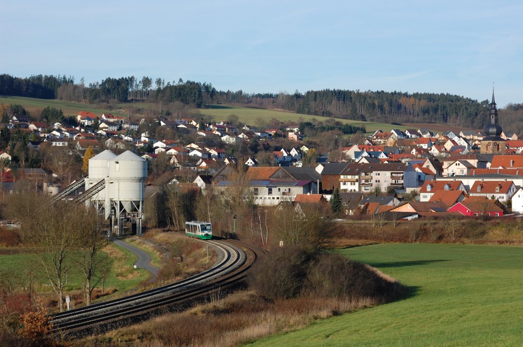 Ein Regiosprinter der Vogtlandbahn fhrt im Auftrag der DB aus Untersteinach (Bei Stadtsteinach) aus. 14.11.2010
