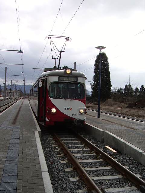 Ein RNV D�wag in Edingen OEG Bahnhof am 05.02.11