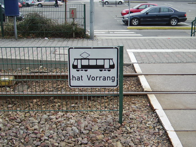 Ein RNV OEG Schild in Viernheim am Tivoli am 23.01.11