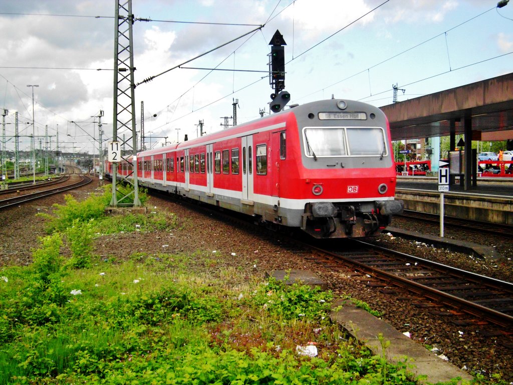 Ein S-Bahnsteuerwagen als S6 nach Essen Hauptbahnhof am Hauptbahnhof Dsseldorf.(12.5.2013) 