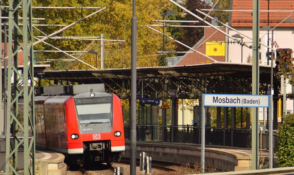 Ein S1 Zug in Mosbach Baden, es ist der 425 215-1 der hier an Gleis 2 steht und in Richtung Homburg (Saar) unterwegs ist am Samstag den 13.10.2012
