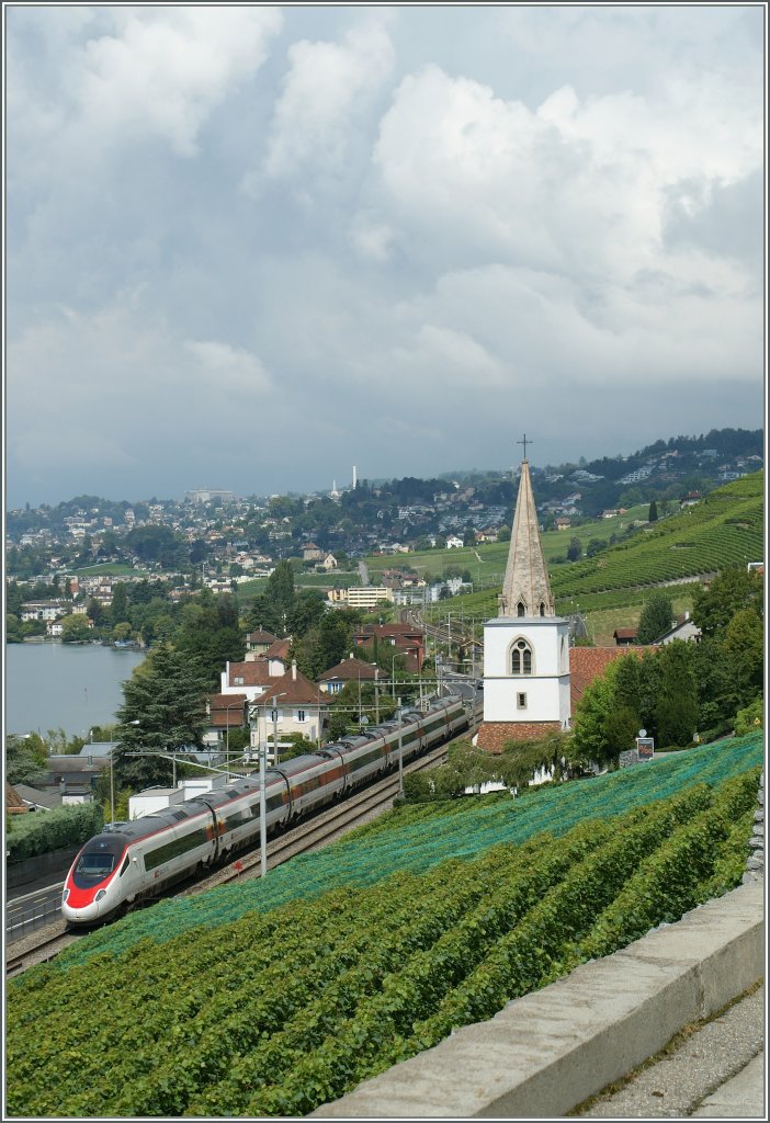 Ein SBB ETR 610 als EC 32 unterwegs von Milano nach Genve bei Villette VD am 28. Juli 2011.