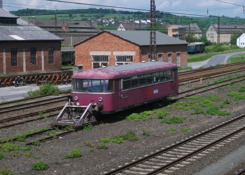 Ein Schienebuss der WAB steht am 19.Mai 2012 abgstellt in Wrzburg-Zell.
