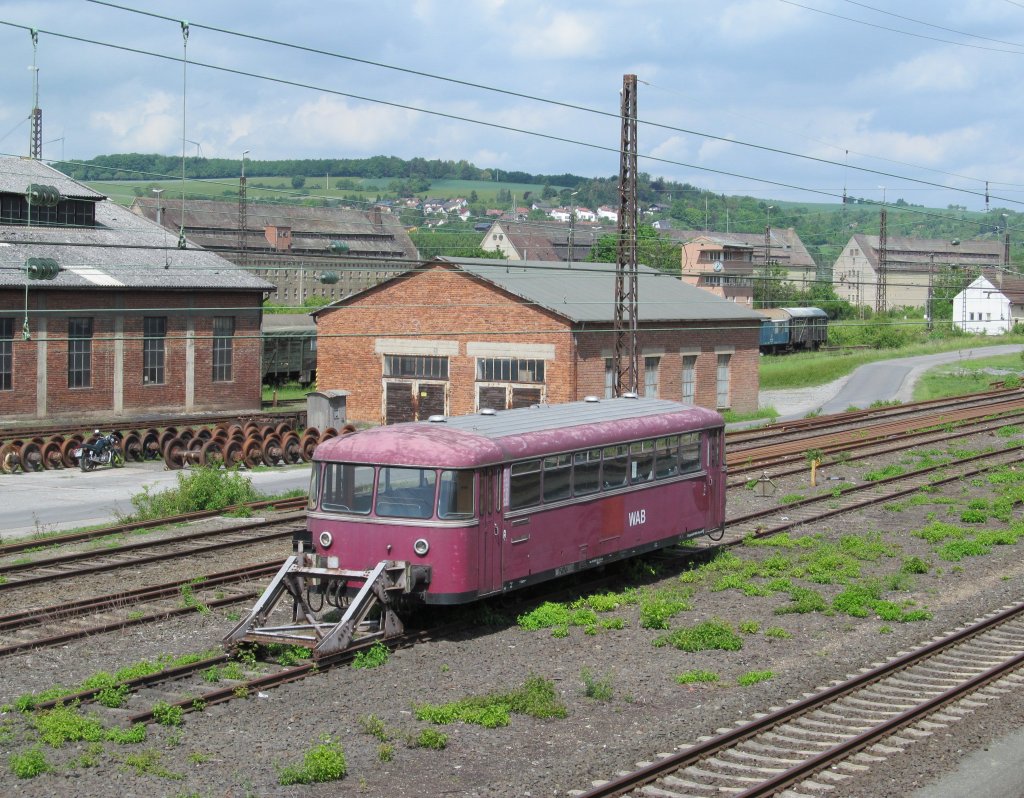 Ein Schienenbus der WAB steht am 19. Mai 2012 in Wrzburg-Zell abgestellt.