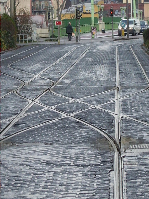 Ein Schienenkreuzung am Bismarckplatz in Heidelberg am 27.11.10