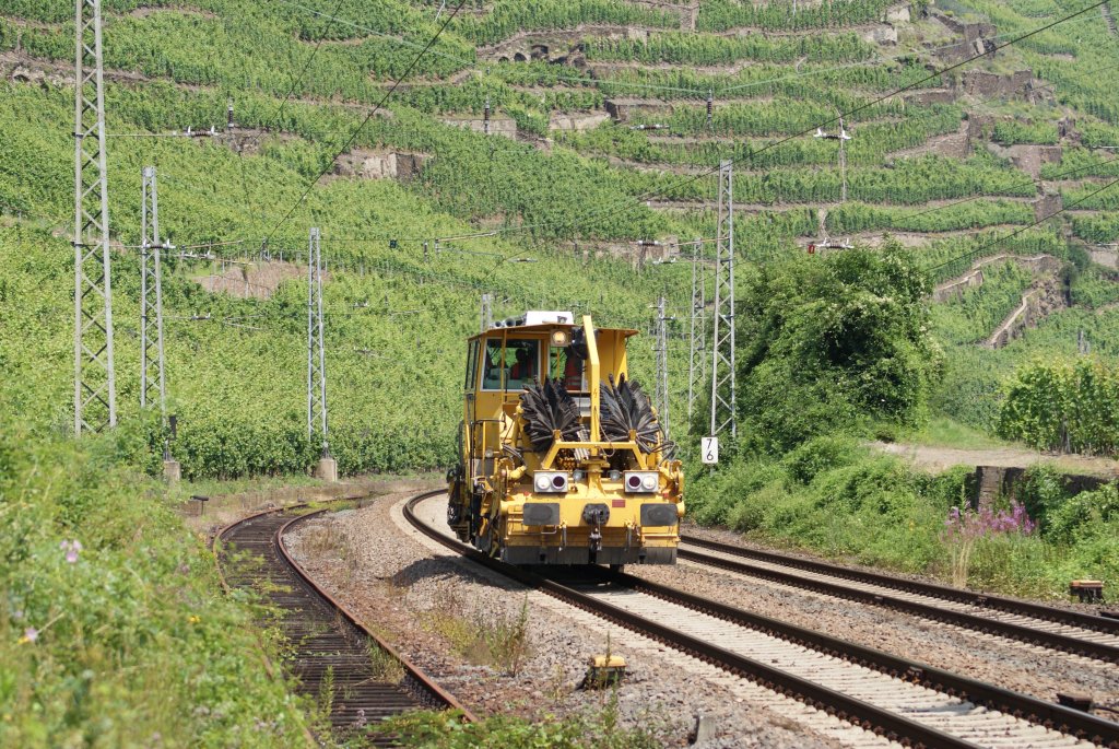 Ein Schotterpflug der DB Gleisbau AG in Winningen am 02.07.2009