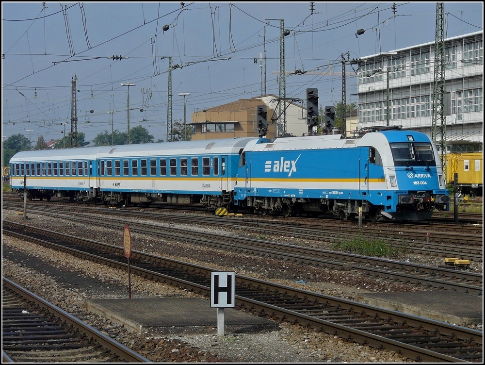Ein sehr kurzer ALEX fhrt am 11.09.2010 in den Bahnhof von Regensburg ein. (Jeanny)