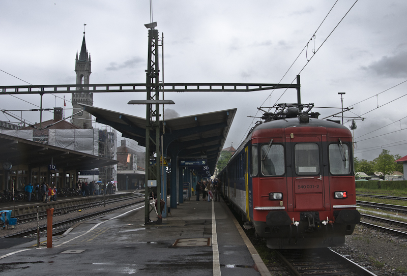 Ein sehr seltener Gast in Konstanz, aber dank Ersatzzgen ist ja (fast) alles mglich:
Am 2. Mai 2010 bernahm 540 031-2 den IR 9066 (Konstanz - Biel/Bienne).