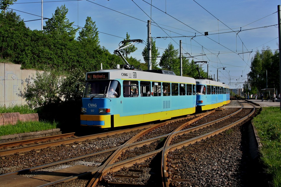 Ein selten gewordener Dreiwagen Tatrazug in der alten Wendeschleife an der Stollberger Strae mit Fahrtrichtung Wendeschleife Wolgograder Allee.
05.05.2010