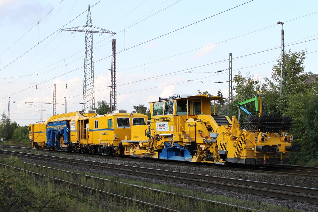Ein Shienenshotterpflug der Firma Hans Keiser namens  Rh�nfeger  am 19.8.11 in Ratingen-Lintorf