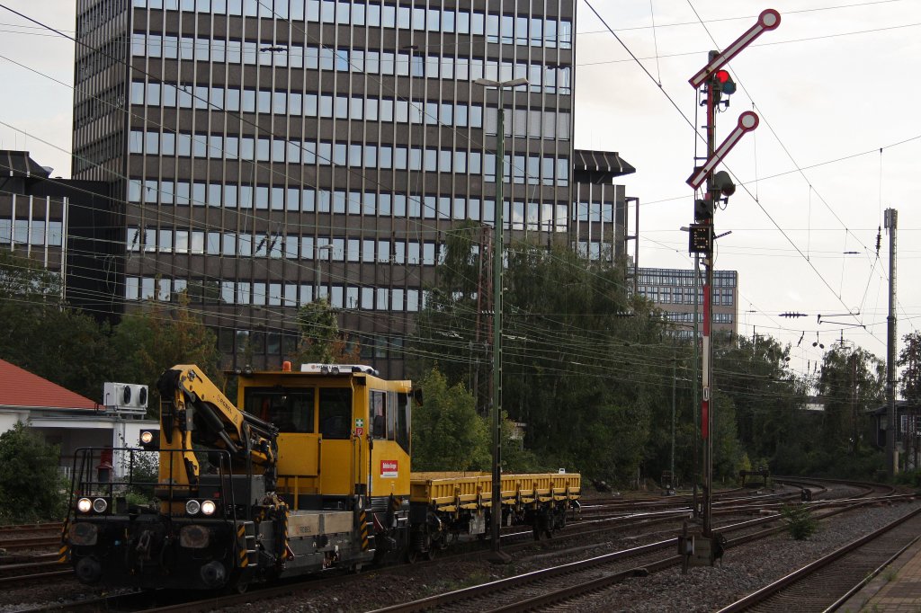 Ein SKL der Bahnbaugruppe am 22.9.11 bei der Durchfahrt durch Dsseldorf-Rath.