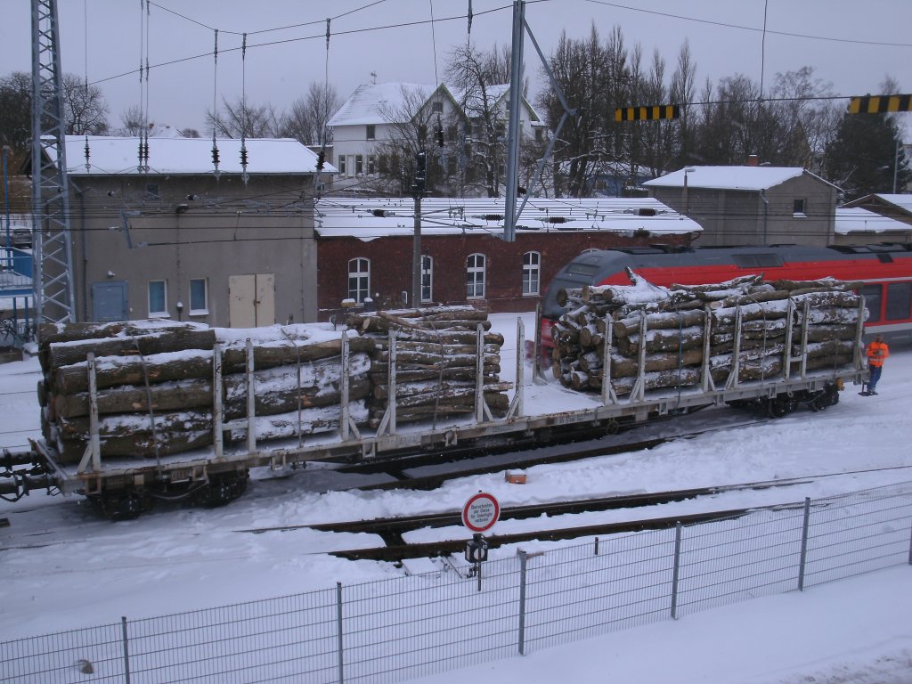 Ein Snps beladen mit Holz,am 11.Dezember 2012,beim Rangieren in Bergen/Rgen.