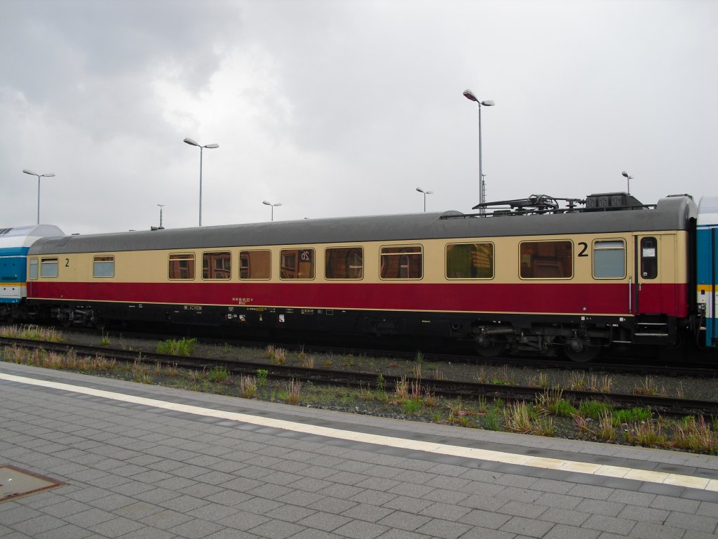 Ein Speisewagen IRmz eingereiht in den ALX 87006 aus Mnchen. Hier in Hof Hbf am 28.05.10.
