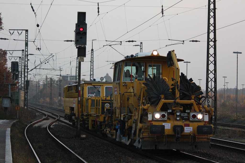 Ein SSP und eine GSM der Bahnbaugruppe am 16.11.12 in Duisburg-Bissingeim.