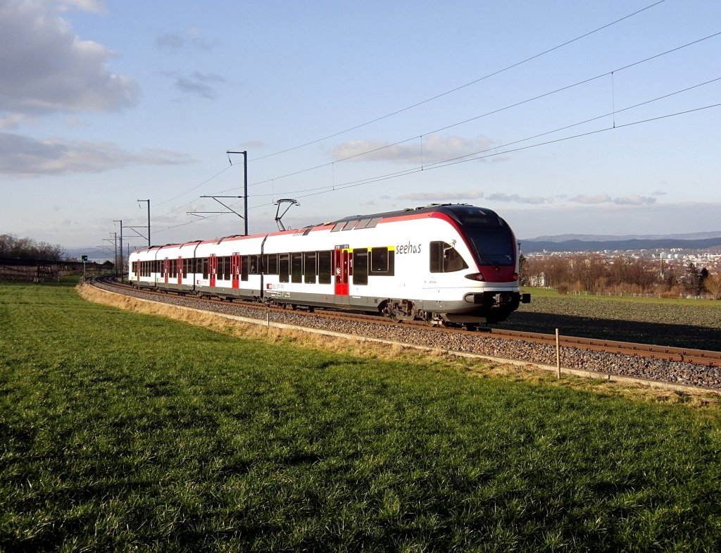 Ein Stadler FLIRT am 14.01.2012 als Dienstzug zwischen Lengwil und Kreuzlingen-Bernrain auf der Fahrt nach Konstanz.