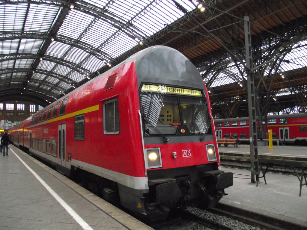 Ein Steuerwagen der Bauart DABbuzfa 760(1.Gattung) stand am 23.11.2012 in Leipzig Hauptbahnhof und fuhr wenig später in Richtung Zwickau ab.