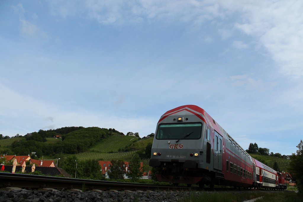 Ein Stoppeldockzug (R8553) schiebt sich richtung Wies Eibiswald am 23.05.2013