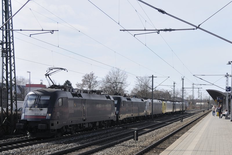 Ein super Lokzug unterwegs Richtung Rosenheim... (Trudering, 20.03.2010).