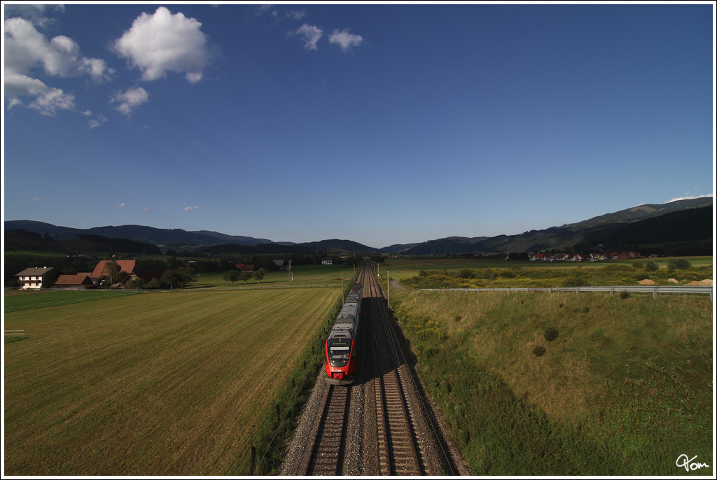 Ein Talenttriebwagen 4024 fhrt als R 1713 von Mrzzuschlag nach Friesach.
St.Lorenzen 14.08.2012