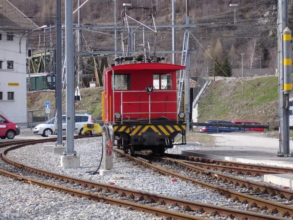 Ein Te der MGB im Bhf Brig am 31.3.06 um 15:15. Das Bild ist eines der ersten 10 Bahnfotos die ich geknipst  habe