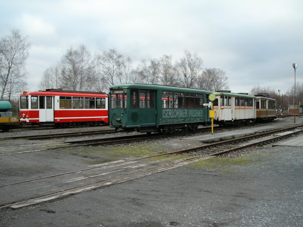 Ein Teil des Fahrzeugbestandes des kleinen Straenbahnmuseums am Mooskamp in Dortmund-Nette, 03.02.2005.