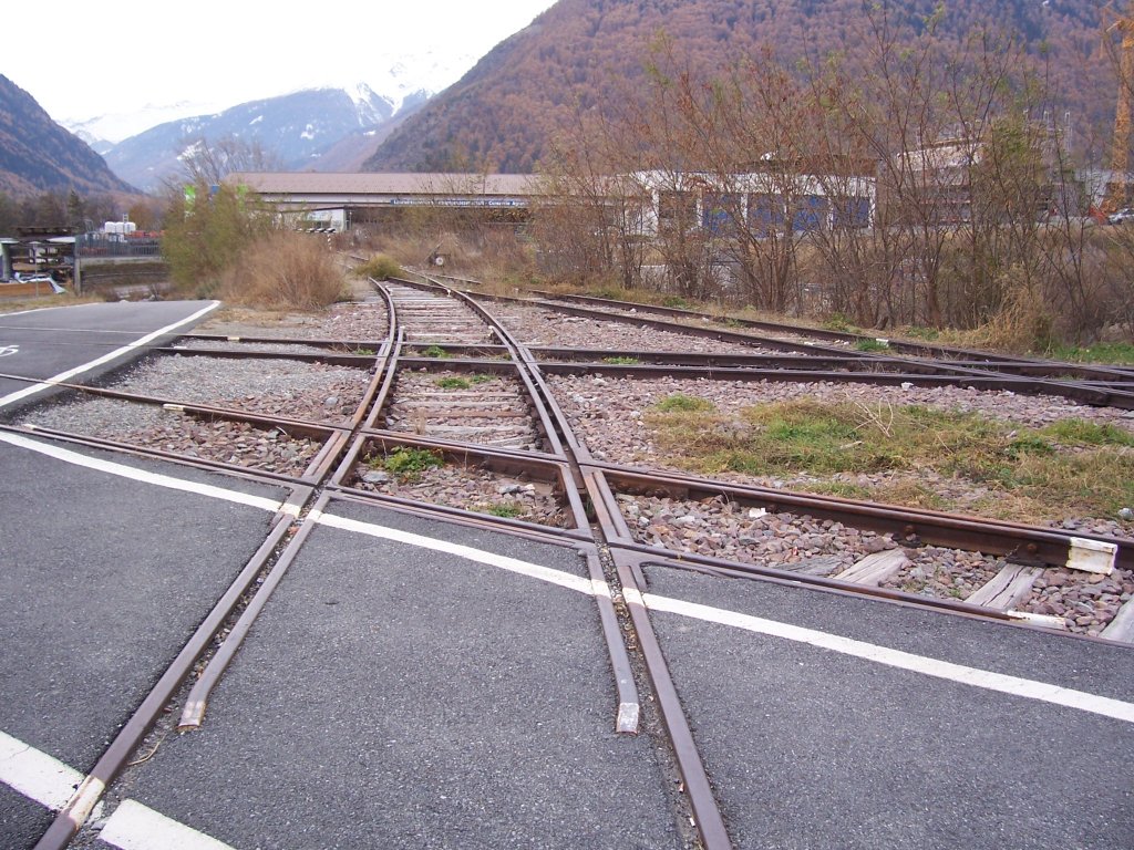 Ein Teil des Gleissterns von Mals am 13.11.2009. Nach dem Tipp von Herbert Graf in dem am 16.06.2006 verffentlichten Bild wurde der Gleisstern im November 2009 angeschaut. Es lohnt sich wirklich. In der Zwischenzeit fhrt der Etschtal Radweg ber den Gleisstern und es breitet sich langsam das Gestrpp wieder aus.