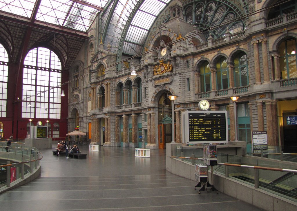 Ein Teil der imposanten Bahnhofshalle in Antwerpen Centraal; 23.11.2011