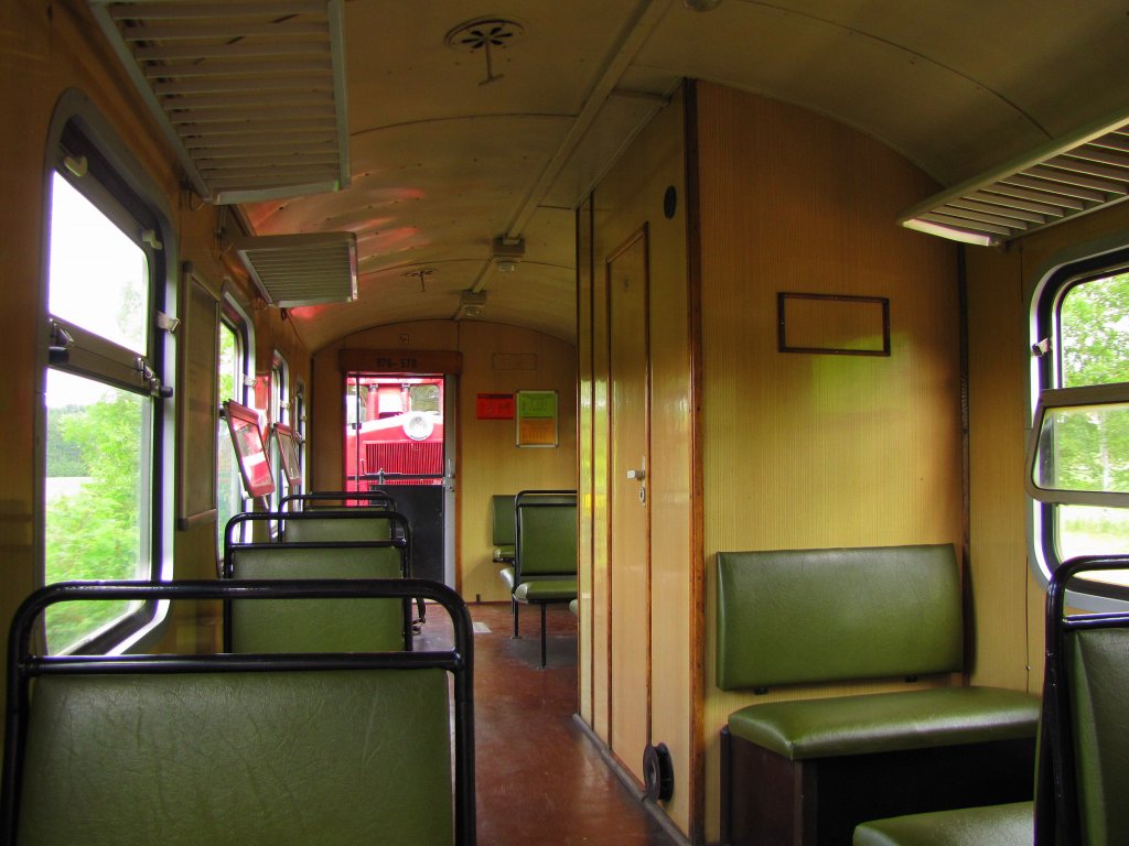 Ein Teil der Inneneinrichtung von DBG 970-570, im Bf Mgeln; 09.06.2011
