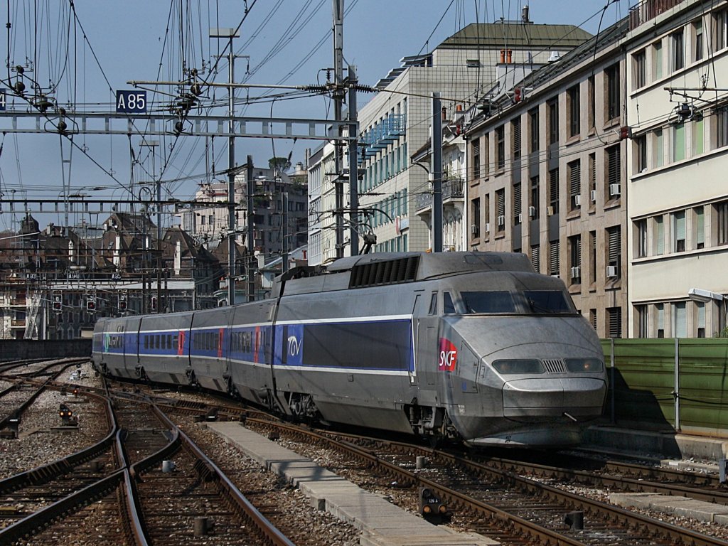 Ein TGV am 30.06.2009 bei der Einfahrt in Genf. 