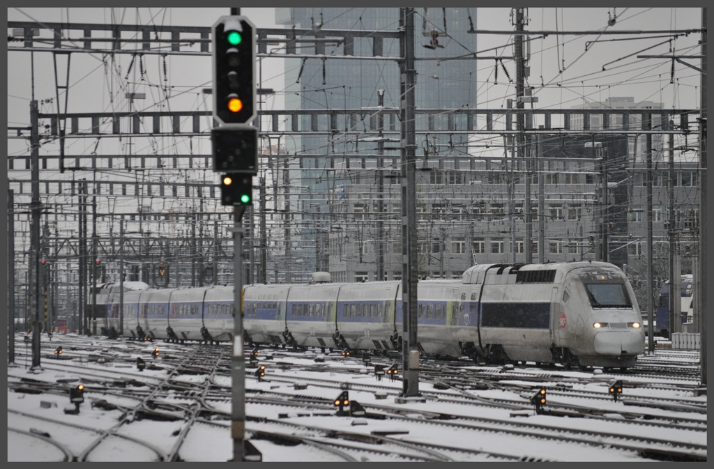 Ein TGV fhrt in Zrich HB ein. (20.12.2011)